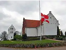  Kerte Kirke (set fra øst) med tårnet sydvest for kirken
