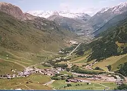 Udsigt fra Furka mod byen Realp