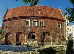 Bygning nær markedspladsen og byens springvand