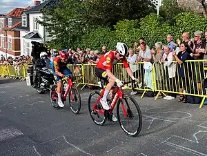 Mads Pedersen (til venstre) og Mattias Skjelmose på Kiddesvej under PostNord Danmark Rundt 2023