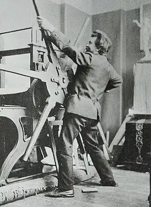 I atelieret. Ca. 1911