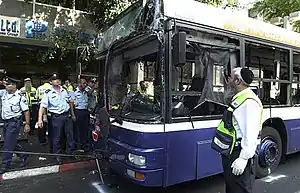 Efterdønning af et palæstinensisk angreb med en selvmordsbomb på en bus i Tel Aviv