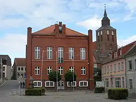Rådhus på markedspladsen og den protestantiske kirke Sankt Petri