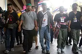 Anti-Thaksin demonstranter på gaden i Bangkoks Siam Square-distrikt, 29. marts.
