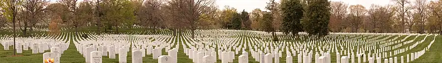 Panorama over en lille del af Arlington National Cemetery.