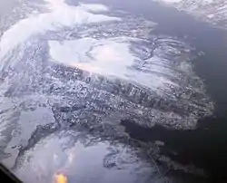 Luftfoto af Ballangsfjorden fra øst (nederst til højre)