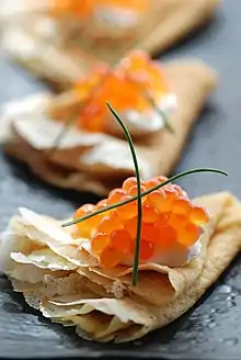 Blini med creme fraiche og kaviar.