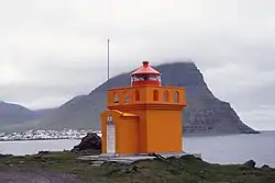 Bolungarvík med fyrtårnet Óshólaviti