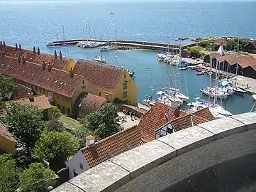 Udsigt over lystbådehavnen mellem Christiansø og Frederiksø.