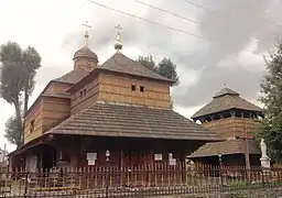 Kirken og klokketårnet i kirken Sankt Paraskeva