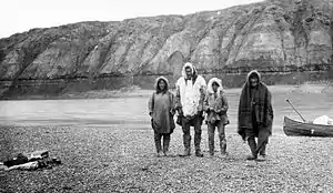 Inuit familie ved  Colville River, 1901
