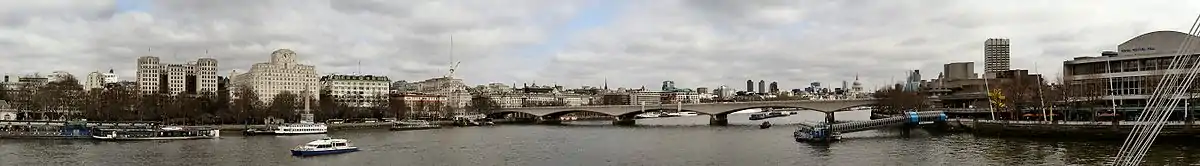 Panoram set fra nordsiden af Hungerford Bridge