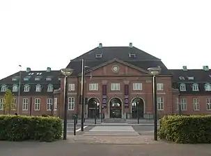 Odenses banegårdsbygning fra 1914 til 1996, set fra Kongens Have.