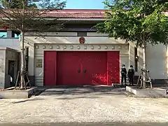 11. februar, porten til den kinesiske ambassade i Yangon.