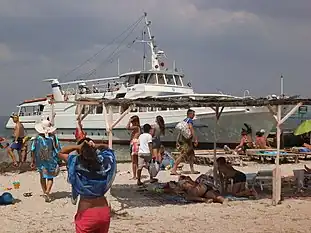 Strandresort med en mole (2013)