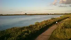 Egå Engsø. Udsyn over den østlige ende fra fugletårnet.