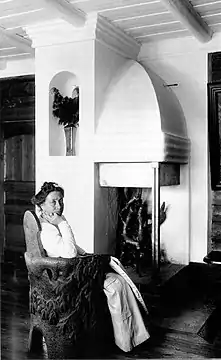 Eva Bonnier, 1905.Formodentlig i sommerhuset i Dalarö (sv)