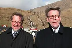 Per Stig Møller og Jóannes Eidesgaard underskriver Fámjinserklæringen i Fámjin