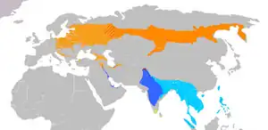    Udbredelse (og overvintring) af tre fluesnapper-arter
   Orange (mørkeblå): lille fluesnapper (F. parva) 
   Mørkorange (lyseblå): tajgafluesnapper (F. albicilla) 
   Purpur (gul): kashmirfluesnapper (F. subrubra)  
   Røde striber: Overlap mellem lille- og tajgafluesnapper
