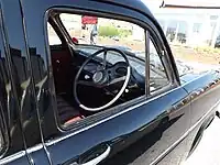 Kik ind i kabinen med førerplads og instrumentbræt