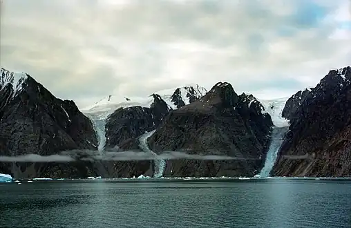 Gletsjertunger ved kysten af Kejser Franz Josef Fjord