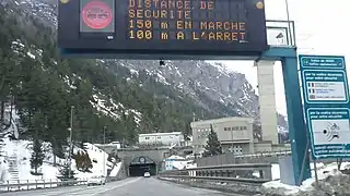 Indkørsel til vejtunnel på den italienske side