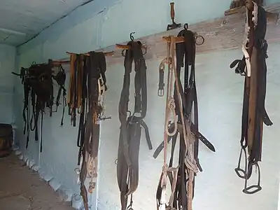 Seletøj. Gården havde fem heste omkring 1920