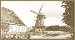 Gørløse Mølle der blev nedrevet i ca 1948. Møllestenen blev reddet af Vognmand Andreas Andersen der byggede ejendommen Gammel Engvej 6A og valgte at bruge stenen som første trin på trappen til hoveddøren, hvor den er at finde i dag.