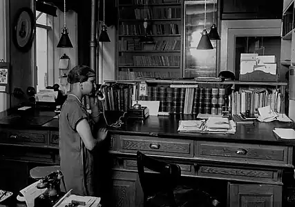 Receptionist på forlaget. Ukendt år.