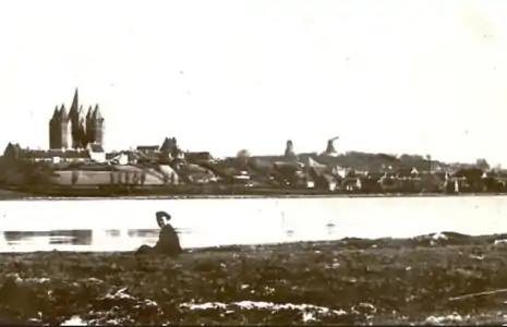 Foto taget fra Gisseløre hen over den naturlige havn Houget eller Hærvigen, 1880'erne
