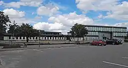 Billund Kommunes rådhus i Grindsted. Bygningen tv. er Grindsted Kommunes gamle rådhus.