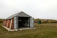 Haurvig Redningsstation (nu museum), byningen til venstre er bådhus, det grønne hus i midten er alarmcentral og bygningen til højre er til opbevaring af raketapperater