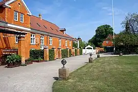 Laurierhuset fra 1663, beboelsesafsnittet set mod Frederiksberg Runddel og havens indgang (2018).