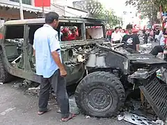 Ødelagt militærkøretøj i Bangkok den 12. april.