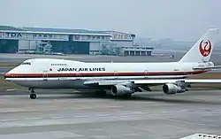 Det forulykkede fly JA8119 i Tokyo International Airport i 1984