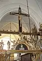 Triumfkors er fra middelalderen, restaureret i 1720
