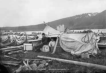 Parti af en markedsplads i Stokmarknes (no), Hadsel i Nordland, 1875-76.