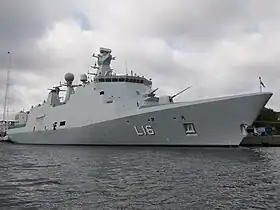 HDMS Absalon F341 (indtil oktober 2020 L16) langs kaj i København
