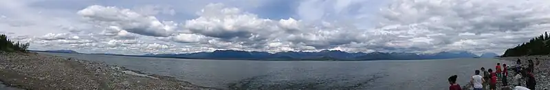 Panoramabillede fra bredden af Lake Clark