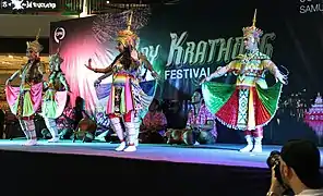 Klassisk thai-dans ved Loy Krathong-fest, Chaweng (2015)