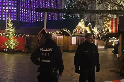 Politiet og pressefolk er massivt til stede