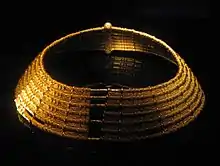 Den syvringede guldhalskraven Mönekraven fra Möne sogn i Västergötland.