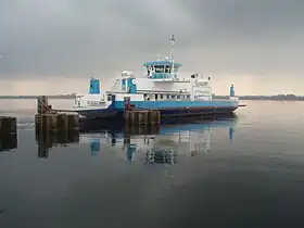 M/F Bitten Clausen på vej ud af Hardeshøj færgehavn
