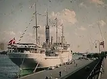 1960: MS Jutlandia som Bhumibols Kongeskib ved Langeliniekajen i september måned.