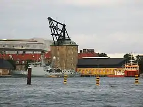 HDMS Gribben (P558) ved mastekranen på marinestation Holmen