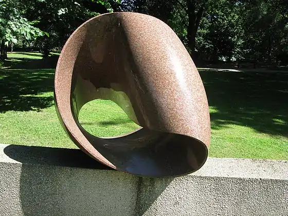 Uendelig sløjfe, möbiusbånd, 1974.I 'Stadtgarten Essen'