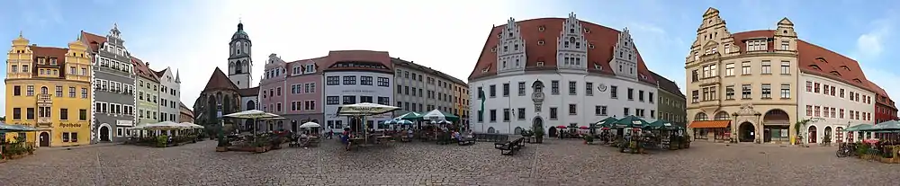 Panorama med Meißner Marktplatz med Marktapotheke, Frauenkirche, Bennohaus og Rådhus