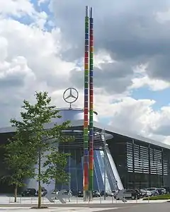 'Bildsäulen-Dreiergruppe' (de), 1989 ved museum for Mercedes-Benz