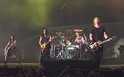 Metallica optræder live i London, 2003
