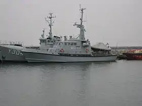 MHV813 Baunen på ydersiden af Y304 Thurø ved Flådestation Korsør.